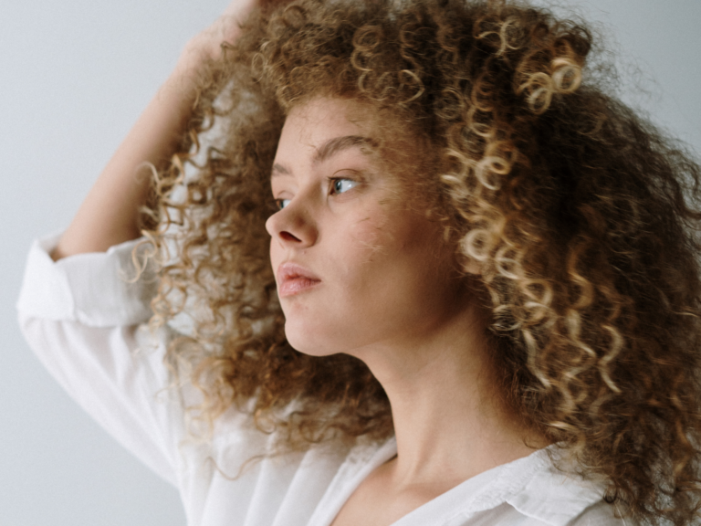 Step by Step Guide on How to Refresh Your Curls Everyday